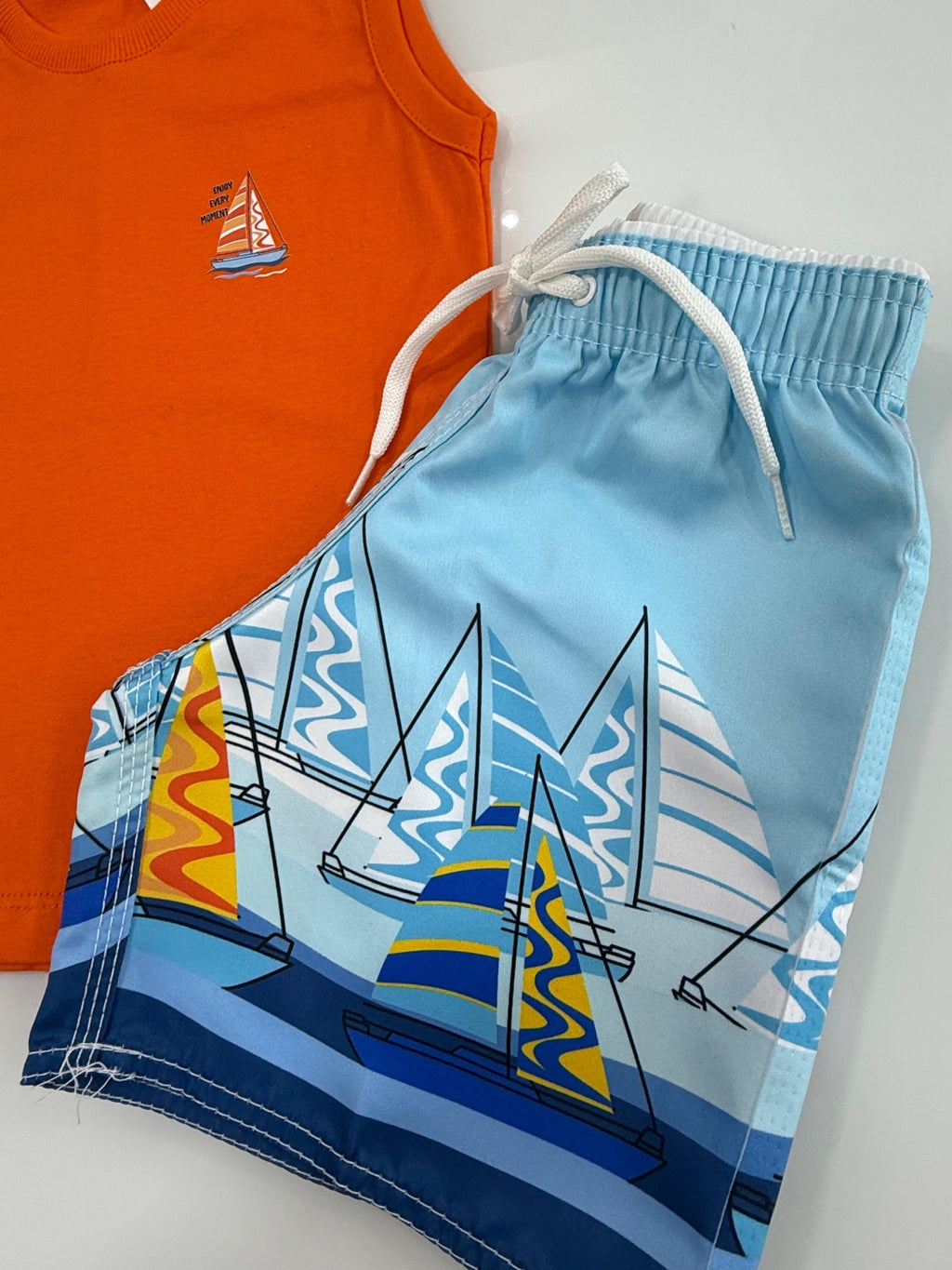 Conjunto Laranja Barcos Regata Bermuda de tactel e Camisa 100% algodão